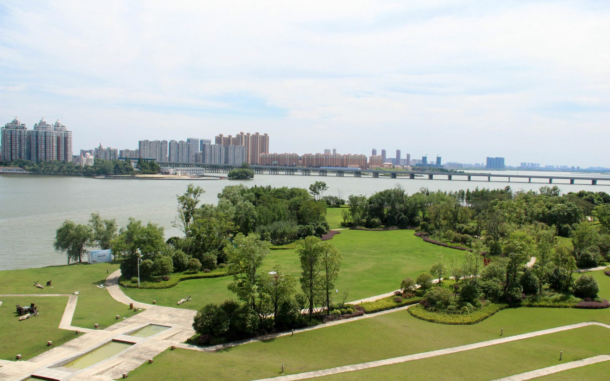 Radisson Blu Hotel Wuhan Etd Zone Exterior foto